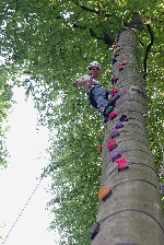 monkey_climbing_bayern_passau_bayerischer_wald.jpg