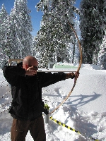Schneeschuhwandern Bogenschießen Schneeschuhtouren Bayerischer Wald Bogensport Winter