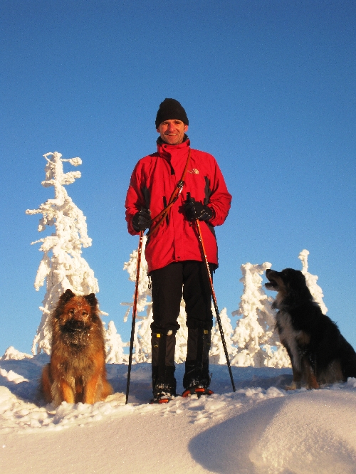 Schneeschuhwandern mit Hund Bayerischer Wald geführte Schneeschuhwanderung Hunde